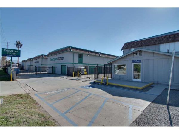 Extra Space Storage - 8310 - San Bernardino - E Mill St