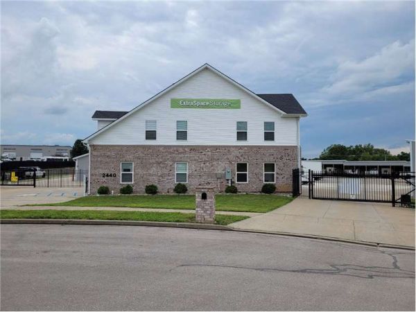Extra Space Storage - 6166 - Lexington - Mackinwood Dr