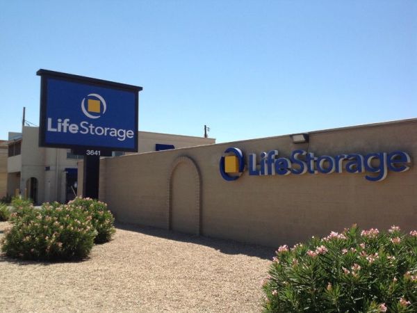 Extra Space Storage - 3850 - Phoenix - 3641 Camelback Rd