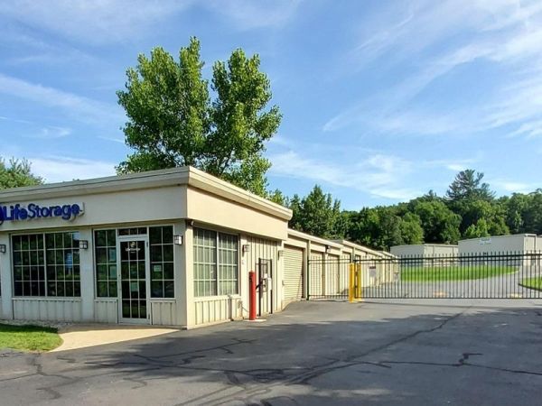 Extra Space Storage - 3712 - Glastonbury - 190 Oakwood Dr