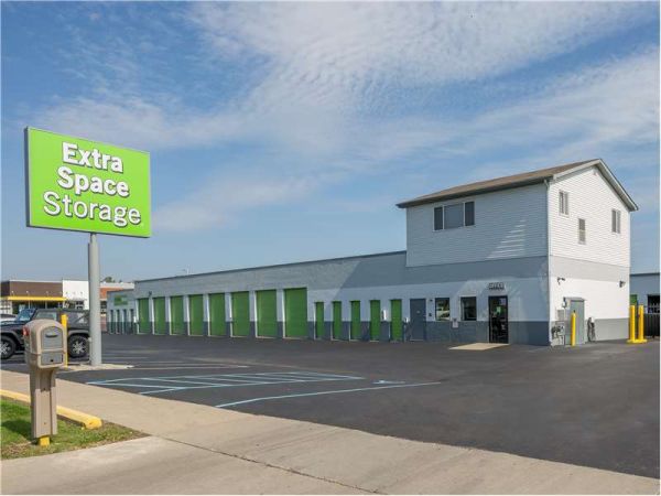 Extra Space Storage - 0556 - Mt Clemens - N River Rd