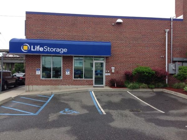 Extra Space Storage - 3330 - Lindenhurst - East Hoffman Avenue