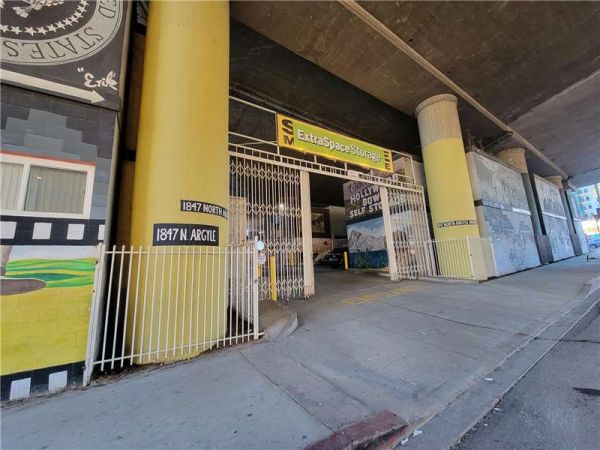 Extra Space Storage - 1970 - Los Angeles - Argyle Ave