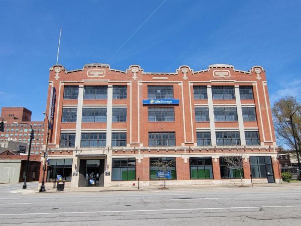 Extra Space Storage - 3644 - Louisville - Market St