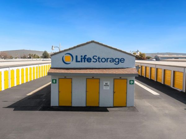 Extra Space Storage - 4032 - Dixon - 1st St