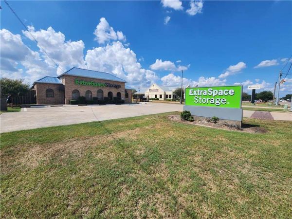 Extra Space Storage - 3200 - Houston - Jones Rd