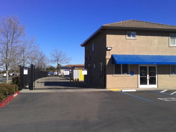 Extra Space Storage - 3508 - Sacramento - Goldenland Ct.
