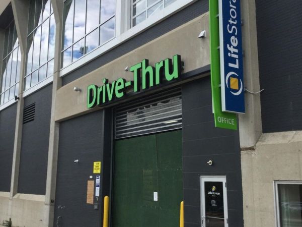 Extra Space Storage - 3861 - Milwaukee - 8th St