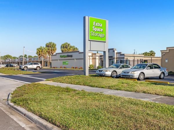 Extra Space Storage - 3321 - Bradenton - Manatee Ave.