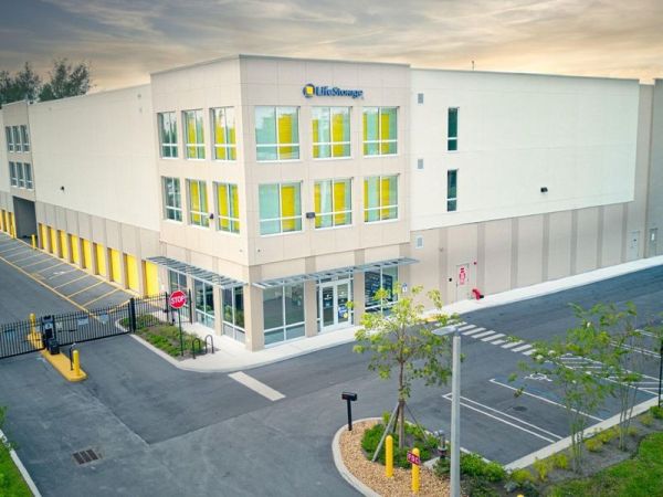 Extra Space Storage - 4180 - Coral Springs - 124th Ave