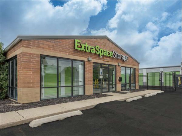 Extra Space Storage - 1808 - Round Lake Beach - Long Lake Dr