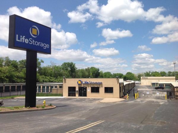 Extra Space Storage - 3366 - Florissant - Dunn Road