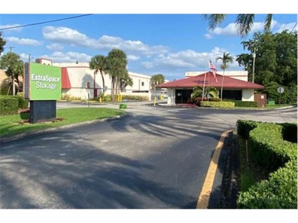 Extra Space Storage - 6001 - Davie - 5370 S University Dr
