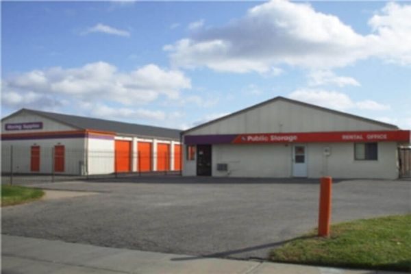 Public Storage - Wichita - 6805 E Harry Street