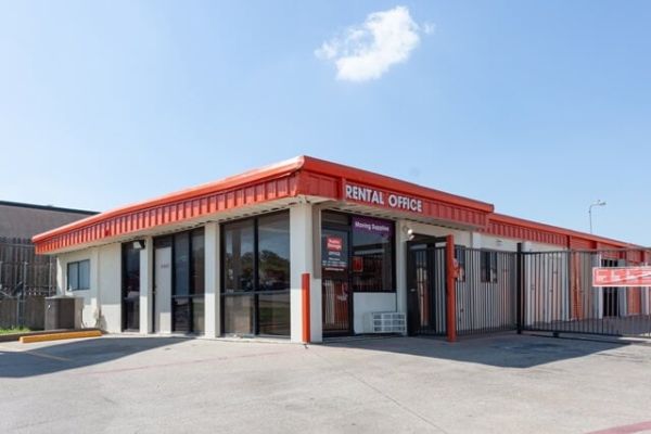 Public Storage - Fort Worth - 5204 McCart Ave
