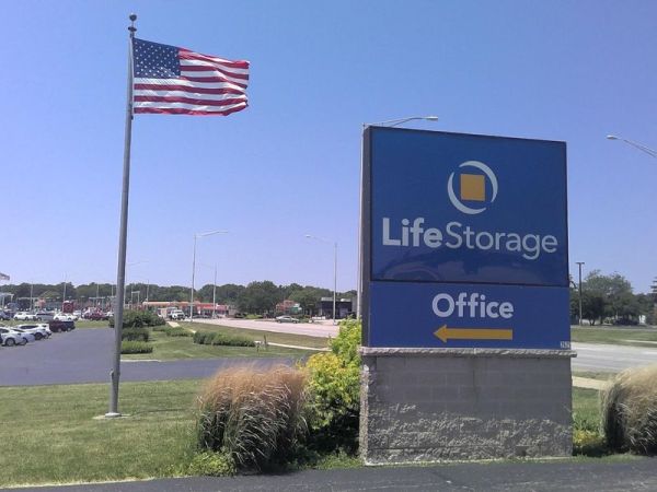 Extra Space Storage - 3344 - St Charles - Main Street
