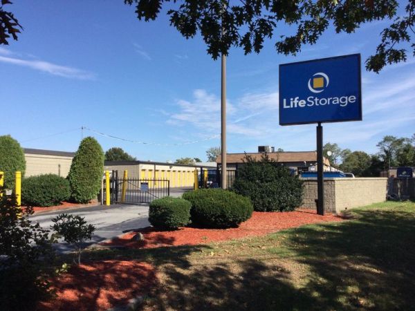 Extra Space Storage - 3121 - Rumford - Narragansett Park Dr