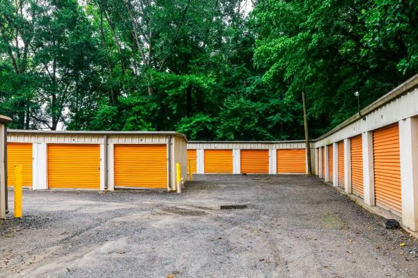Mini Mall Storage - Shelby - 516 E Dixon Blvd