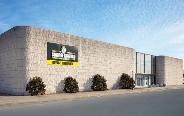 Storage King USA - 165 - Nanuet, NY - Fashion Drive
