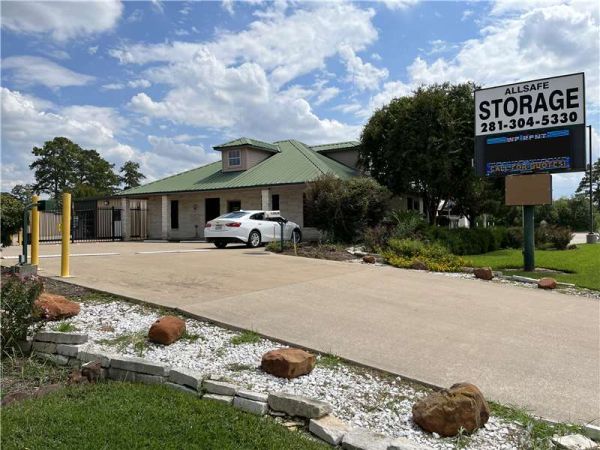Extra Space Storage - 2033 - Cypress - Telge Rd