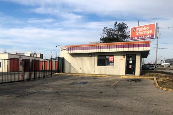 Public Storage - Evansville - 2410 N First Ave
