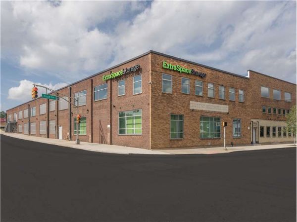 Extra Space Storage - 7153 - Roselle - 1st Ave
