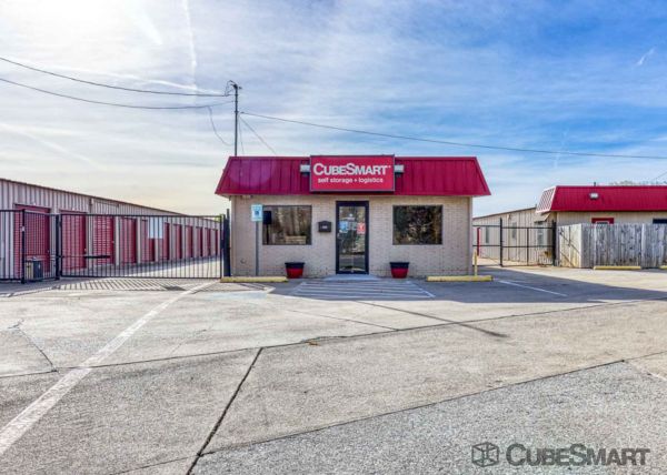 CubeSmart Self Storage - Saginaw - 419 N Saginaw Blvd
