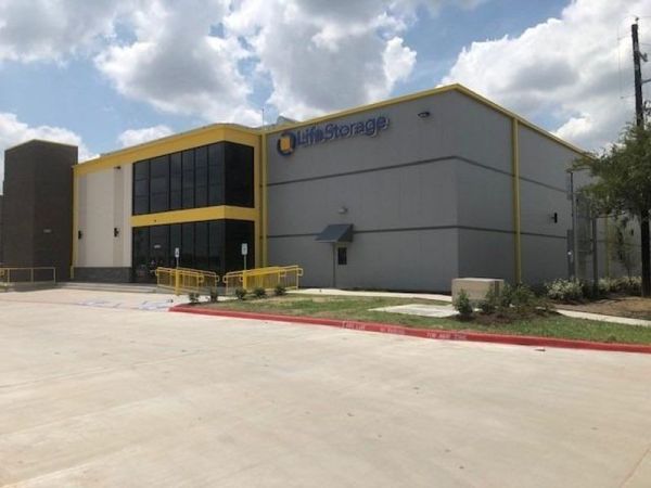 Extra Space Storage - 4037 - Pearland - Kingsley Dr