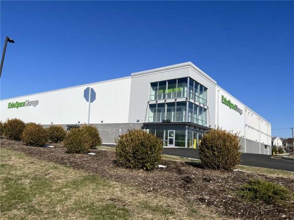 Extra Space Storage - 7486 - East Rutherford - 33 NJ-17