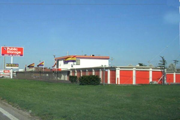 Public Storage - Hazelwood - 6030 N Lindbergh Blvd