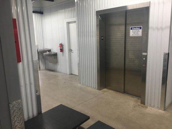 Extra Space Storage - 3233 - San Antonio - Broadway St