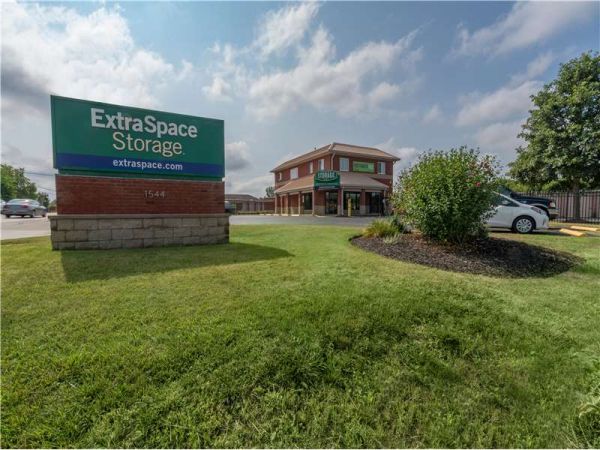 Extra Space Storage - 0716 - Round Lake Beach - N Route 83
