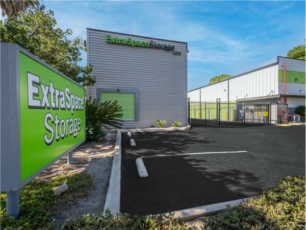 Extra Space Storage - 7788 - Ontario - Airport Drive